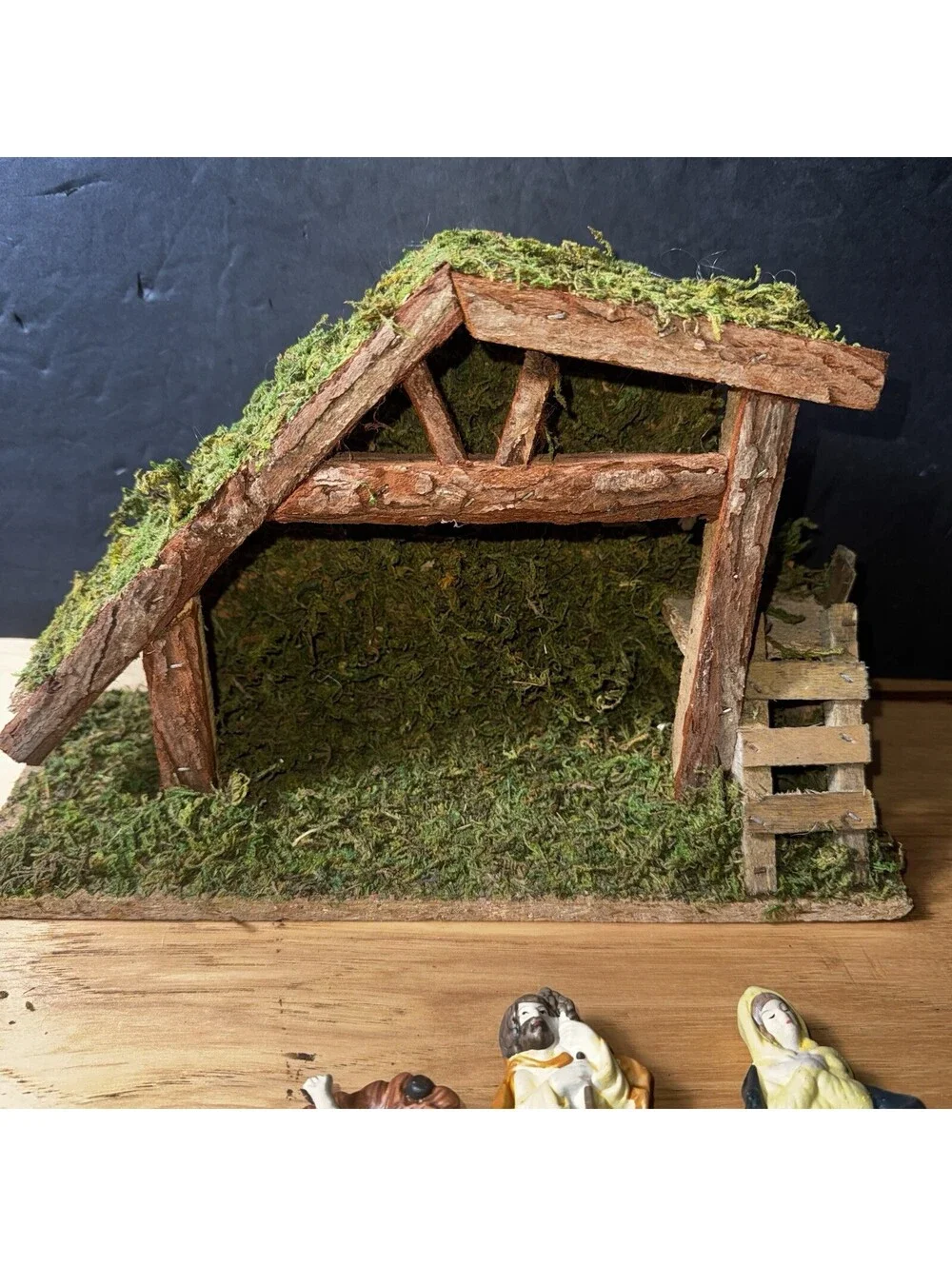 Vintage Nativity Set Italy Manger Scene Wood Stable 10 Pc Moss Ceramic Figurines